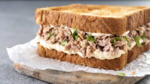 Leve, prático e nutritivo, sanduíche natural de atum resolve refeições rápidas sem pesar