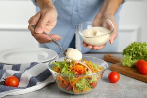 5 Molhos Base que Combinam com Qualquer Salada