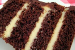 Bolo de Chocolate com Recheio Trufado de Maracujá