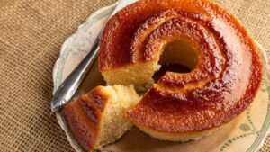 Truque para o bolo não murchar depois que sai do forno