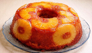 Bolo de ananás molhadinho e muito fofo