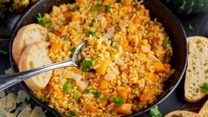 Transforme sobras de arroz em um forno cheio de sabor e textura