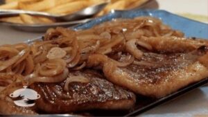 Bife duro nunca mais com essa dica simples: Bife Acebolado Macio que Derrete na Boca