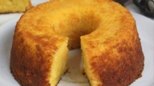Bolo de laranja sem leite e sem farinha: tão fofinho e úmido que ninguém acredita que é saudável