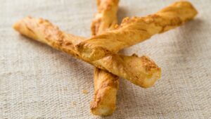 O Petisco Fácil de Massa Folhada com Queijo que Fica Irresistível