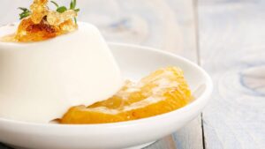 Panna cotta de limão-siciliano leve, elegante e impossível de resistir