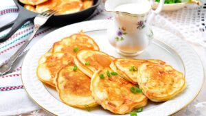 A Receita de Panquecas Salgadas com Presunto e Queijo que Todo Mundo Ama lá em Casa