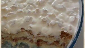 Pavê de Abacaxi Cremoso que Derrete na Boca: A Sobremesa Geladinha que Faz Todo Mundo Pedir Repeteco