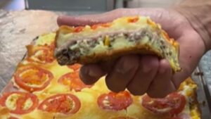 Torta de Padaria Super Recheada: A Receita Caseira Que Fica Igualzinha à da Padaria e Some da Mesa em Minutos