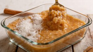 O arroz doce cremoso com calda caramelizada impossível de resistir