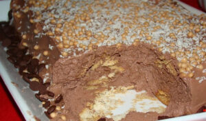 Bolo de Bolacha com Mousse de Chocolate (é muito fácil de fazer e fica tão boa)