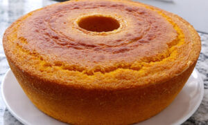 Bolo de Cenoura Húmido (fica um bolo grande, fofinho e delicioso)