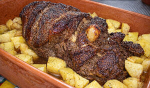 Borrego assado no forno para a Páscoa (suculento e saboroso)