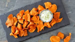 Chips de Batata-Doce Quando a batata-doce fica dourada ela vira um chips surpreendente