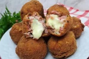 Bolinhos de Linguiça Toscana com Queijo: Receita Fácil, Crocante e Muito Saborosa