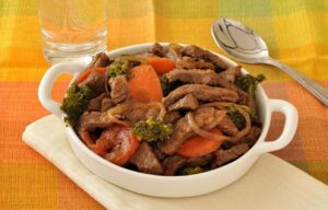 Carne dura na frigideira? Veja os erros que muita gente comete