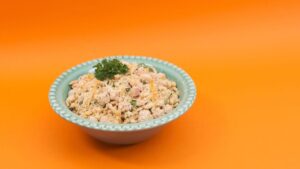 Farofa crocante de cream cracker com bacon pronta em 15 minutos