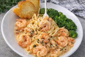 Camarão com molho cremoso (fica tão bom mas tão bom)