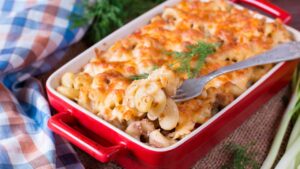 Esse Macarrão Gratinado com Molho de Queijo Vai Virar Seu Prato Favorito