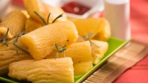 Mandioca Frita Crocante O petisco brasileiro que desaparece antes de esfriar