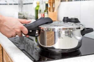 Medo de cozinhar com pressão? Veja como usar com segurança