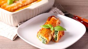 Panqueca de rúcula com frango e tomate-seco: opção saudável e deliciosa