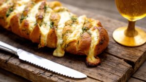 Receita de Pão de Alho Caseiro que Fica Crocante por Fora e Macio por Dentro