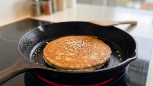O café da manhã perfeito: Como fazer pão de aveia de frigideira em 5 minutos