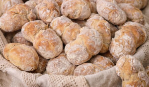 Aprenda a fazer o famoso Pão Alentejano que fica fofinho e muito saboroso