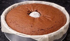 Pão de Ló de Chocolate – só precisa de 4 ingredientes para fazer esta delícia