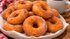 Muita gente faz rosquinha frita assim, mas existe um truque que muda tudo