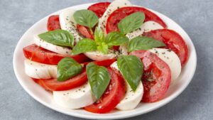 Depois que Fiz Essa Salada Caprese Nunca Mais Faltou no Almoço