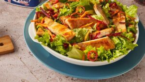 Salada de verão! Experimente uma receita refrescante e proteica