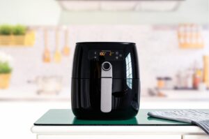 Air Fryer suja? Confira o truque infalível para limpar sem esforço