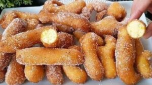 Bolinho de Chuva SEQUINHO por Fora e MACIO por Dentro que Fica Igual de Vó e Some em Minutos