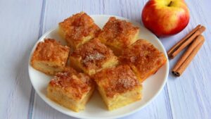 Bolo de maçã com canela de dar água na boca, a opção perfeita para quem quer sabor caseiro sem abrir mão da praticidade