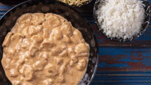 Estrogonofe de frango de dar água na boca a opção perfeita para quem quer um almoço cremoso sem complicação