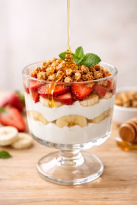 Iogurte Natural com Frutas: receita leve, cremosa e pronta em 10 minutos