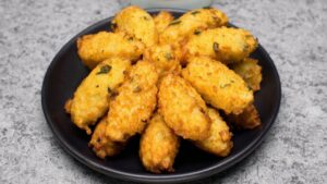 Sobrou arroz? Faça bolinhos dourados e sequinhos em 10 minutos; veja