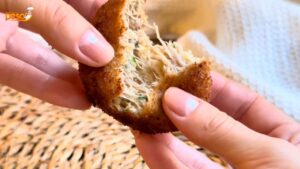 Bolinho de pernil crocante por fora e suculento por dentro que vai conquistar todo mundo