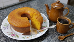 Nunca mais erre o bolo simples de cenoura, transforme em uma sobremesa fofinha melhor que de padaria