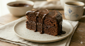 Quando o chocolate é protagonista, esse bolo cremoso vira destaque absoluto
