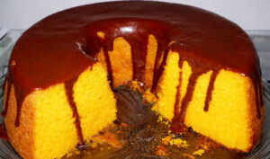 Bolo de cenoura com chocolate (fica um bolo grande e delicioso)