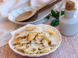 Como dessalgar bacalhau: método rápido, prático e com sabor equilibrado