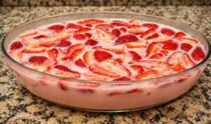 Delícia de Morango – só precisa de 3 ingredientes pra fazer esta maravilha