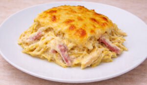 Frango com natas bacon e batata palha (fica cremoso e muito delicioso)