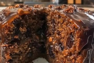 Bolo de Frutas com Calda