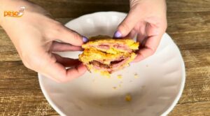 Rápido, econômico e delicioso! O lanche de frigideira com flocão que virou tendência