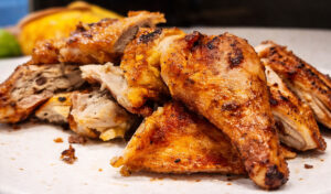 O melhor molho para frango no churrasco do mundo (fica delicioso e suculento)