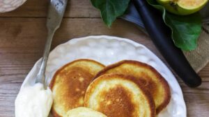 Nunca mais pule o café da manhã, transforme panqueca de banana com maçã e canela em começo de dia irresistível